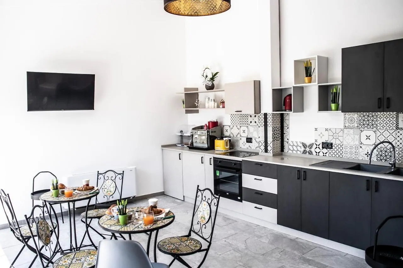 B&B Màkari holiday home Barcellona Pozzo di Gotto Bed & Breakfast